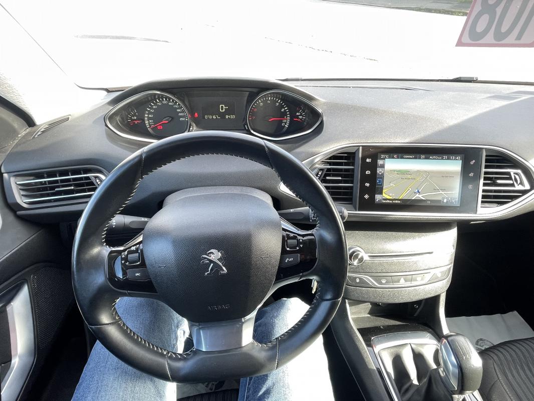 Peugeot 308 - ACTIVE 1.2 ESSENCE 110CV BVM5 GPS + ATTELAGE